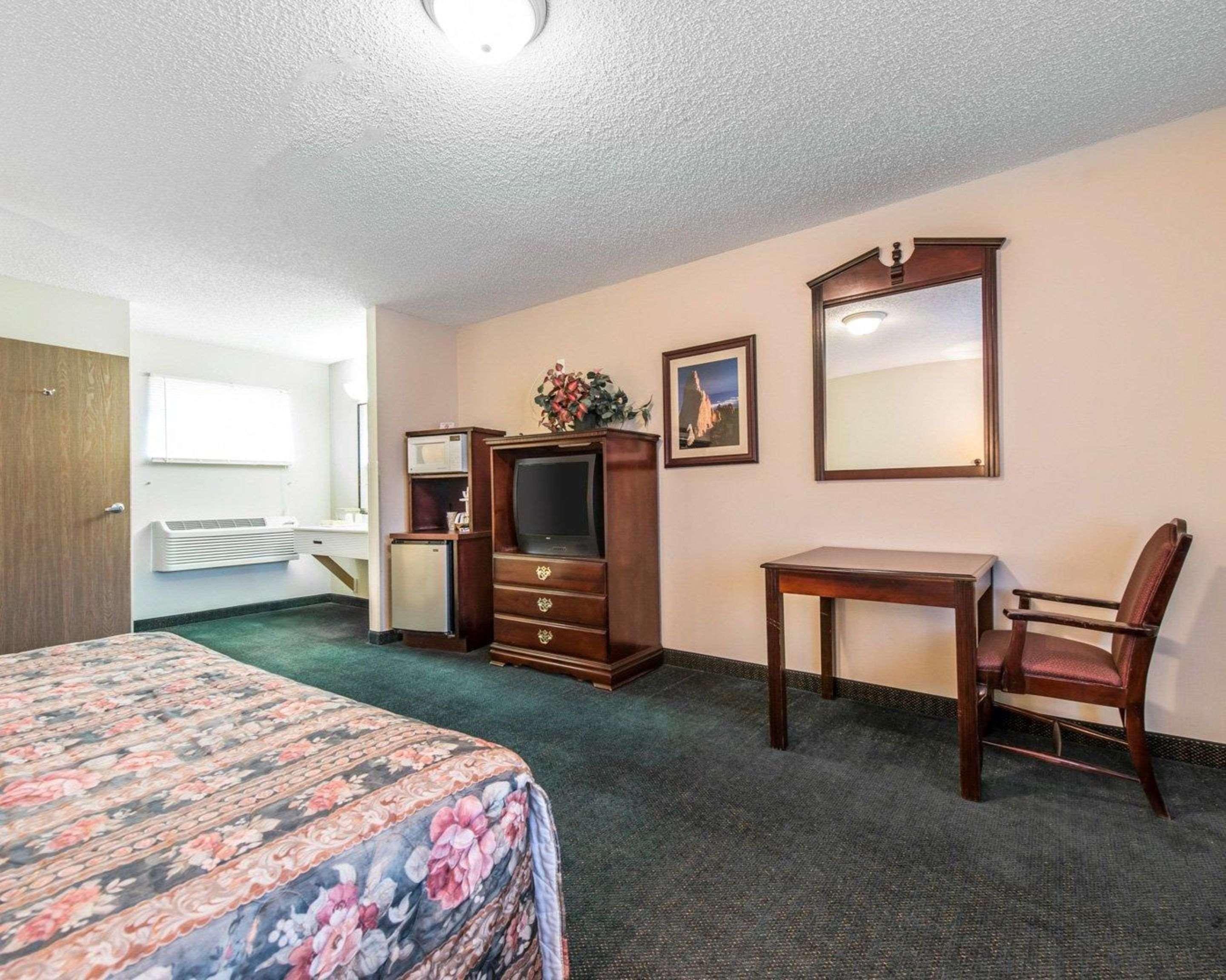 Econo Lodge Inn&Suites Manitou Springs Exterior foto