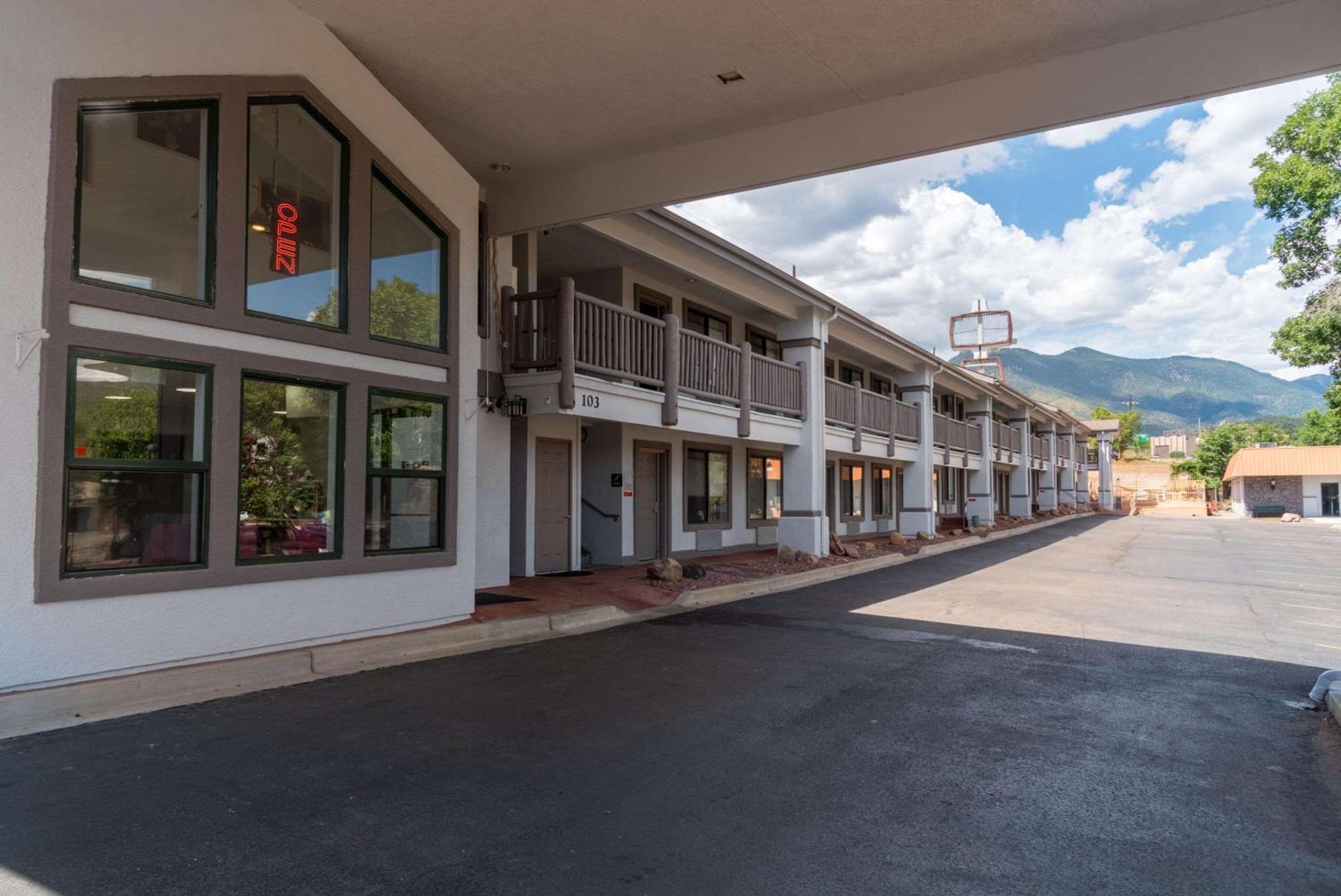Econo Lodge Inn&Suites Manitou Springs Exterior foto