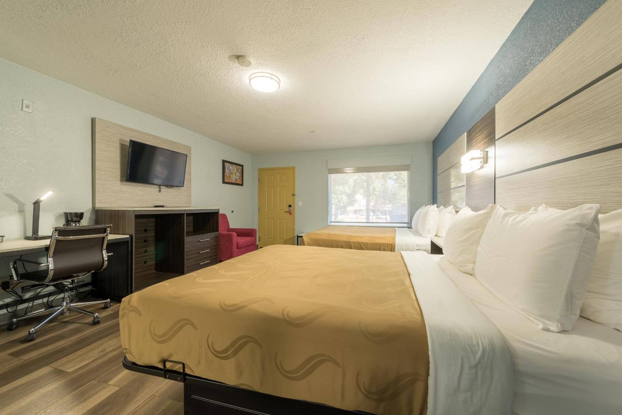 Econo Lodge Inn&Suites Manitou Springs Exterior foto